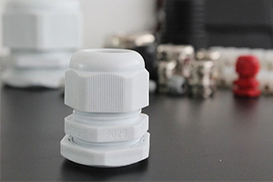 为什么要使用尼龙电缆密封套？